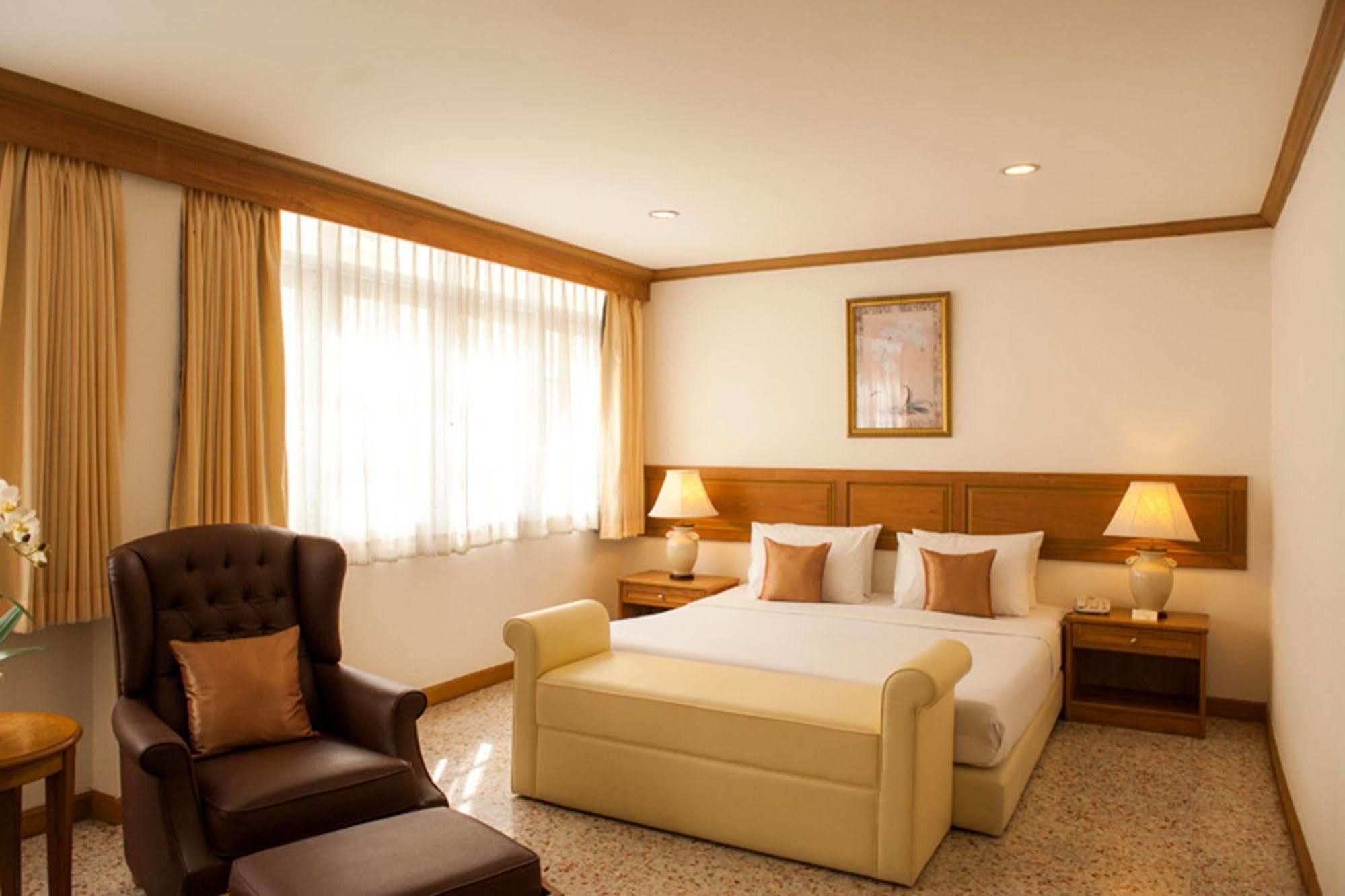 Lido Beach Hotel Pattaya Exterior photo