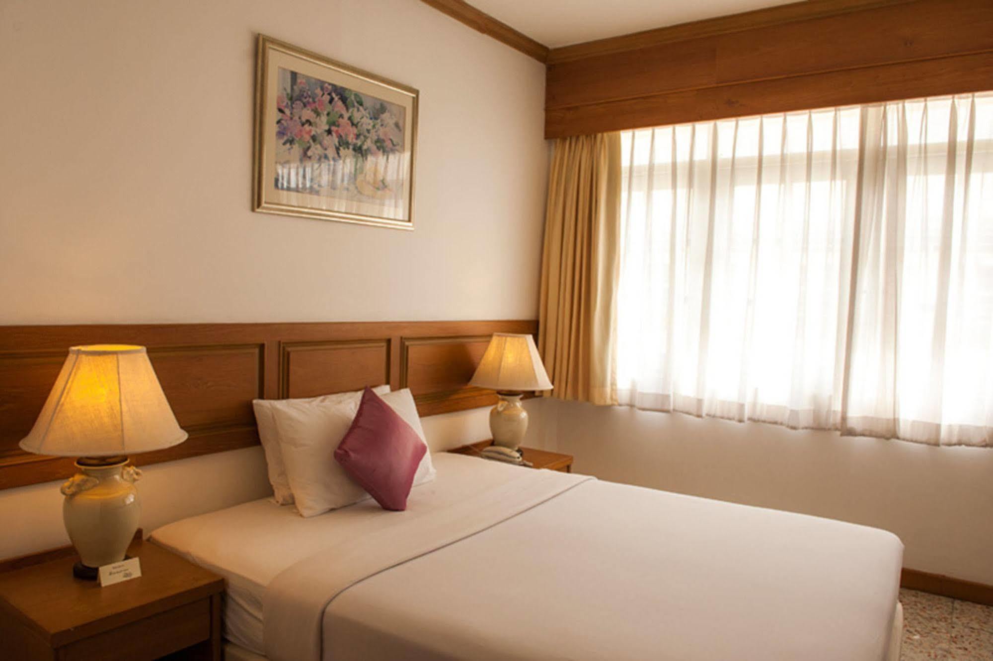 Lido Beach Hotel Pattaya Exterior photo