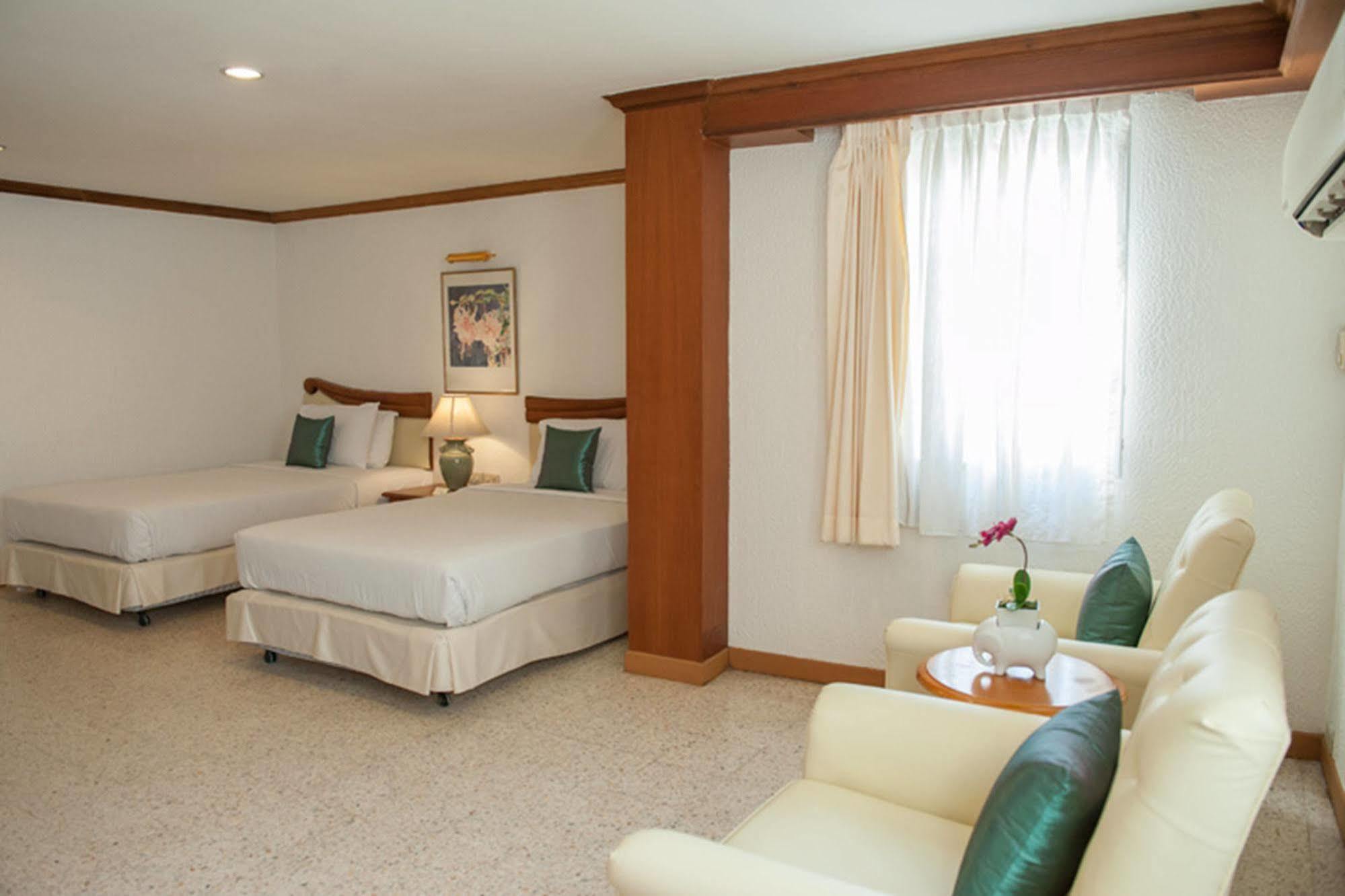 Lido Beach Hotel Pattaya Exterior photo