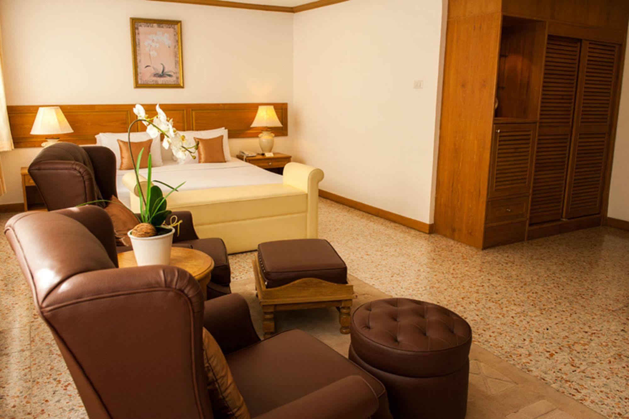 Lido Beach Hotel Pattaya Exterior photo