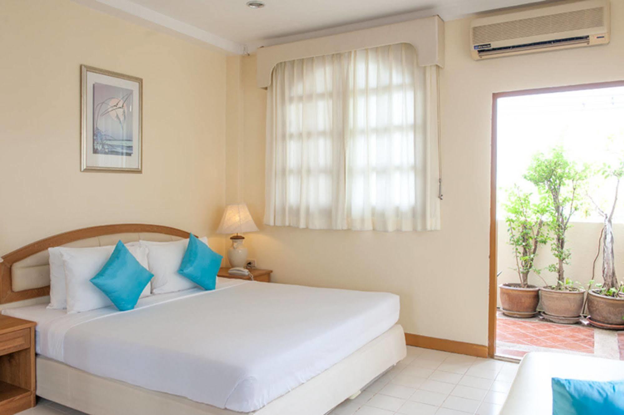 Lido Beach Hotel Pattaya Exterior photo